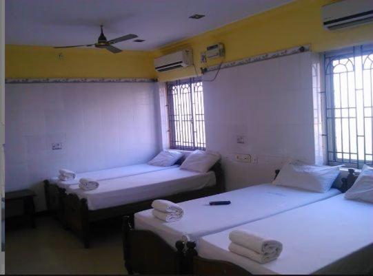 Sree Kumaran Deluxe - Housity