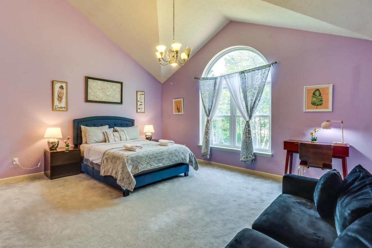 Pennsylvania Escape with Hot Tub, Fire Pit and Deck! - Housity
