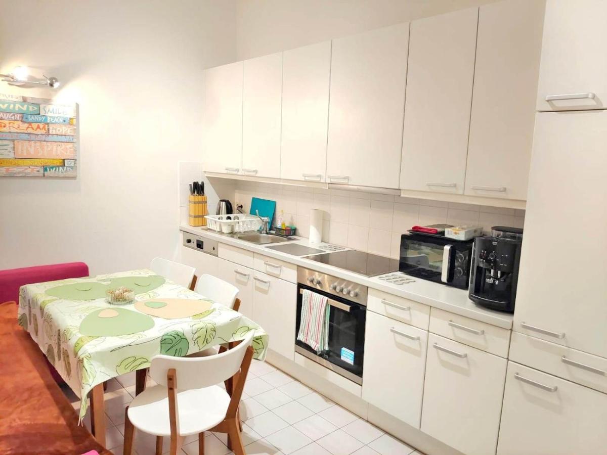 Central Mariahilfer Apartment 4 min to the city shopping center and Schönbrunn Palace - Housity