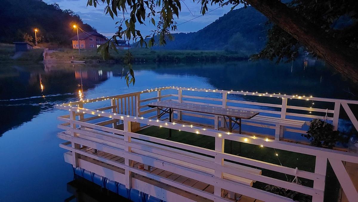 Riverside Resort Una - Housity