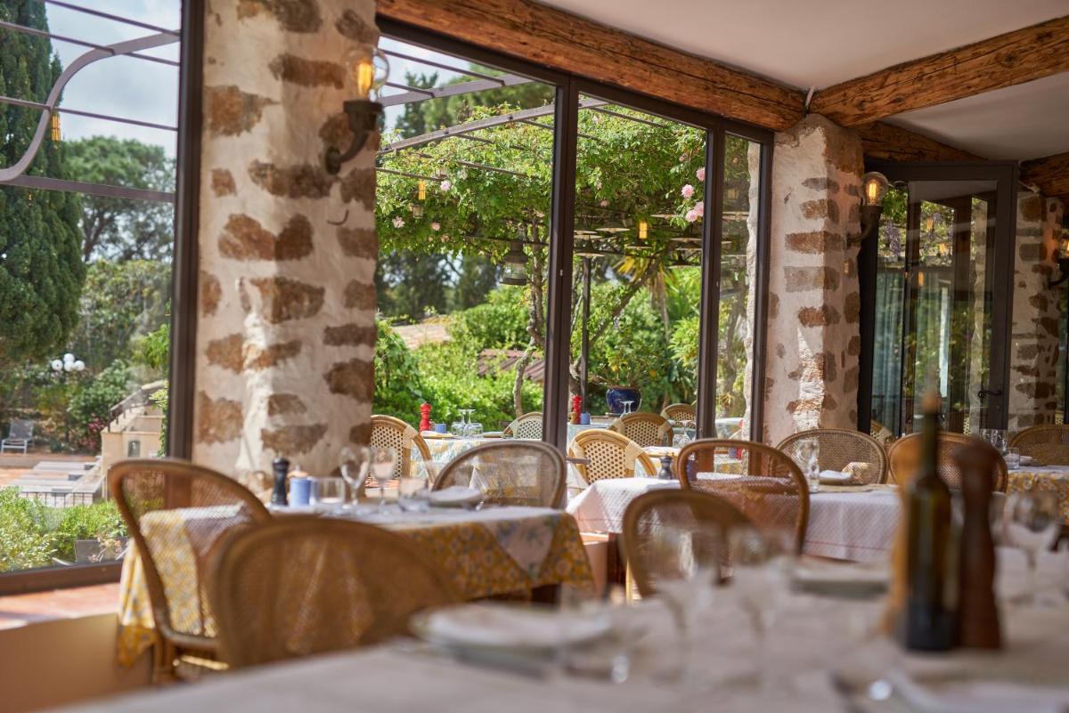 Restaurant ou autre lieu de restauration dans l'établissement La Ferme D'Augustin