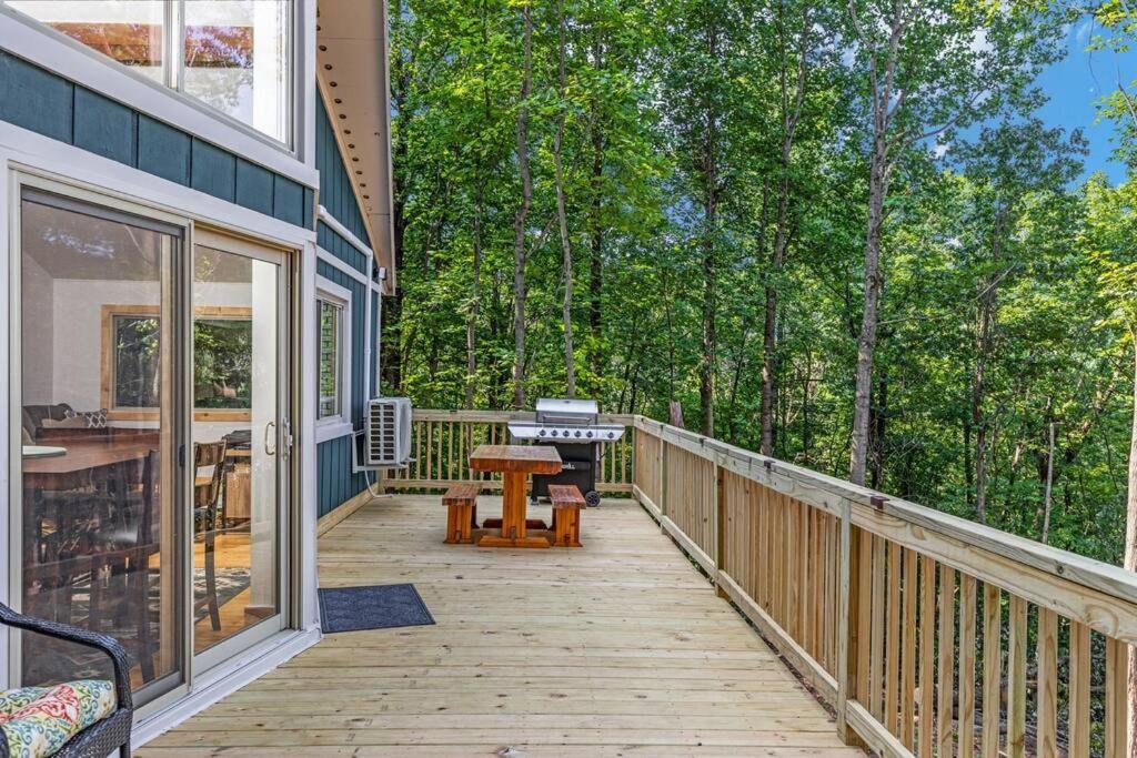 Forest Ridge Cabin - Hot Tub, Wi-Fi, National Park 15 Min, Fire Pit - Housity