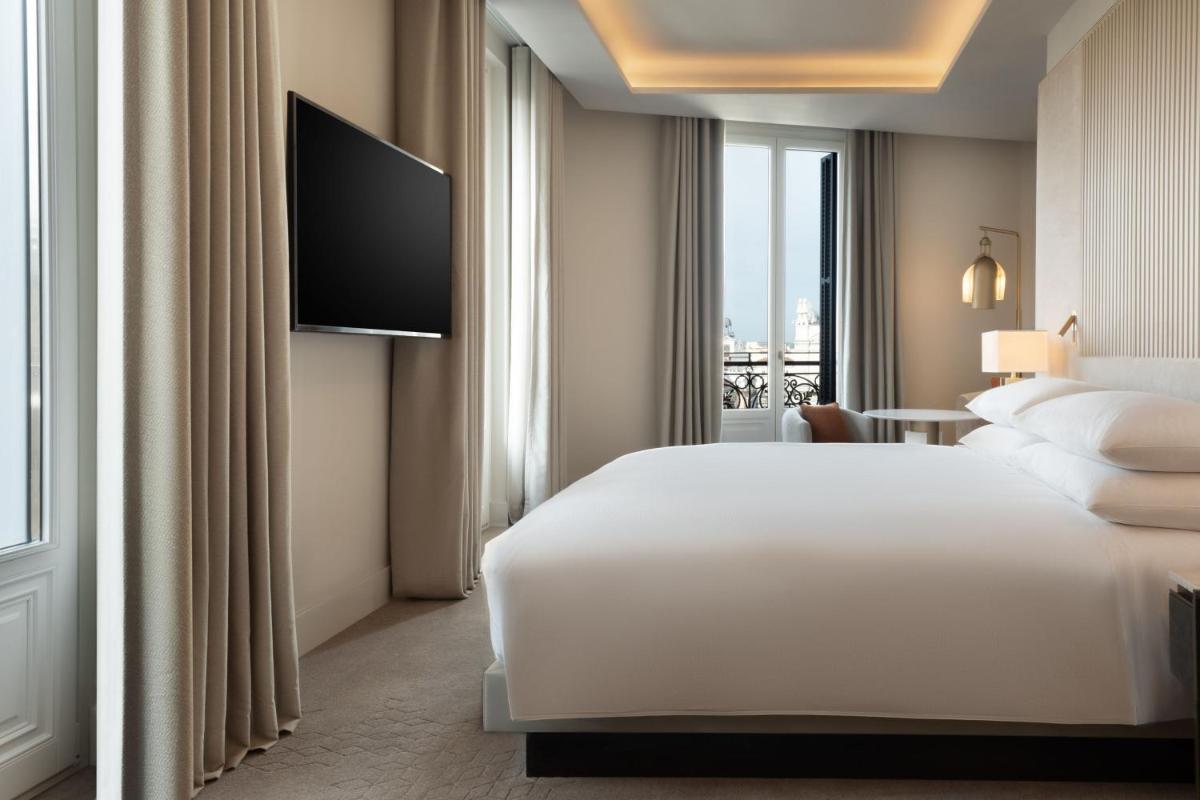 Cama o camas de una habitación en JW Marriott Hotel Madrid
