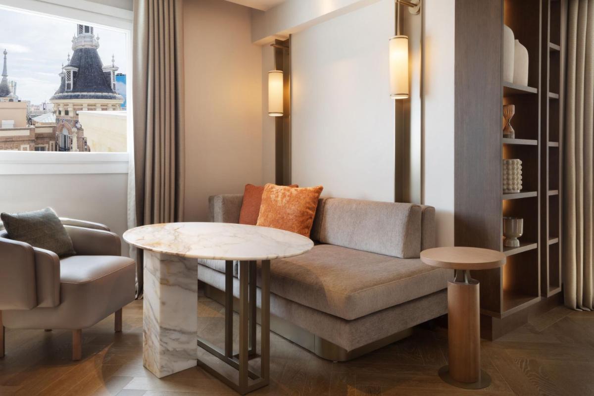 Zona de estar de JW Marriott Hotel Madrid