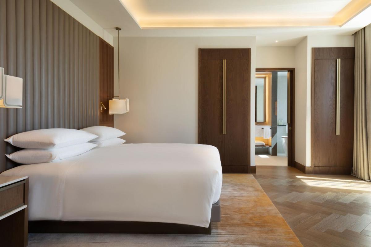 Cama o camas de una habitación en JW Marriott Hotel Madrid