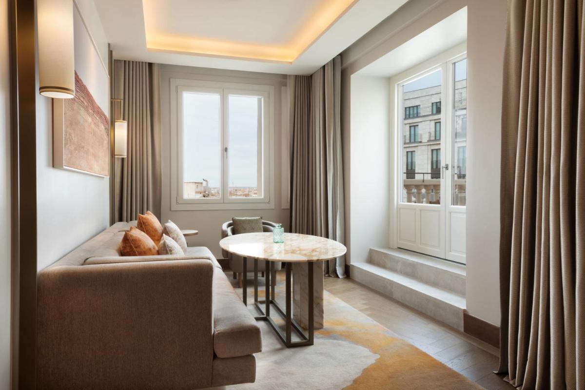 Zona de estar de JW Marriott Hotel Madrid
