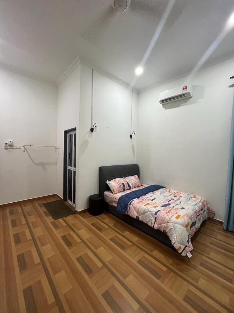 Izzhan homestay berdekatan kubang kerian malay only - Housity
