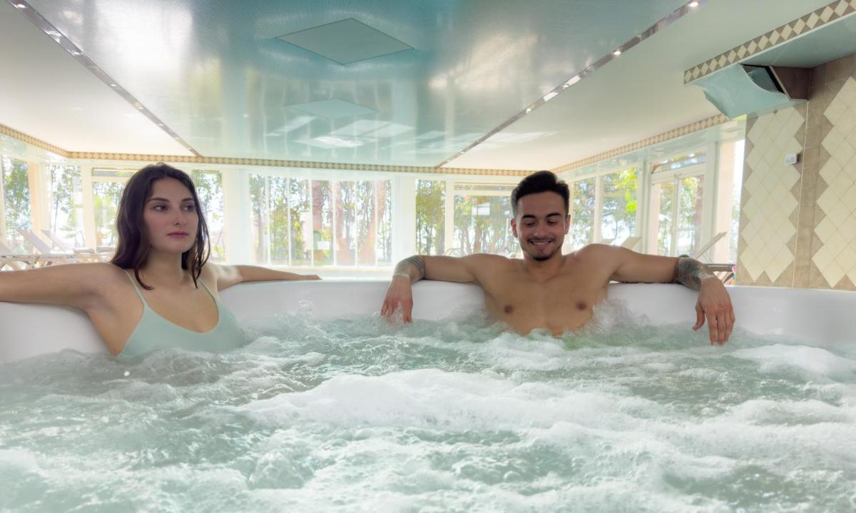 Clients de l'établissement Ostella Spa & Resort