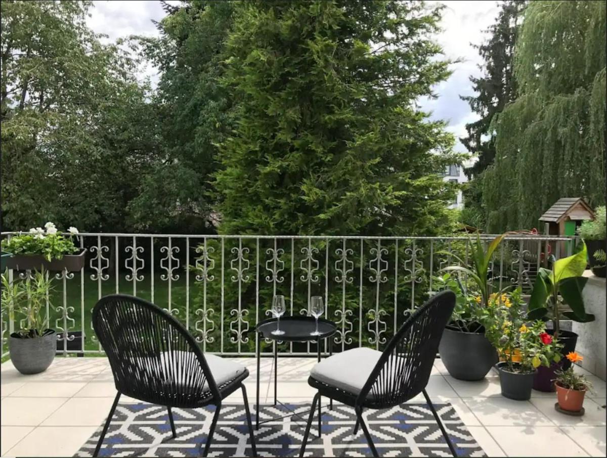 Suitetrails - Green Haven - Guest Room in Mid Century Modern Homestay Apt Luxembourg