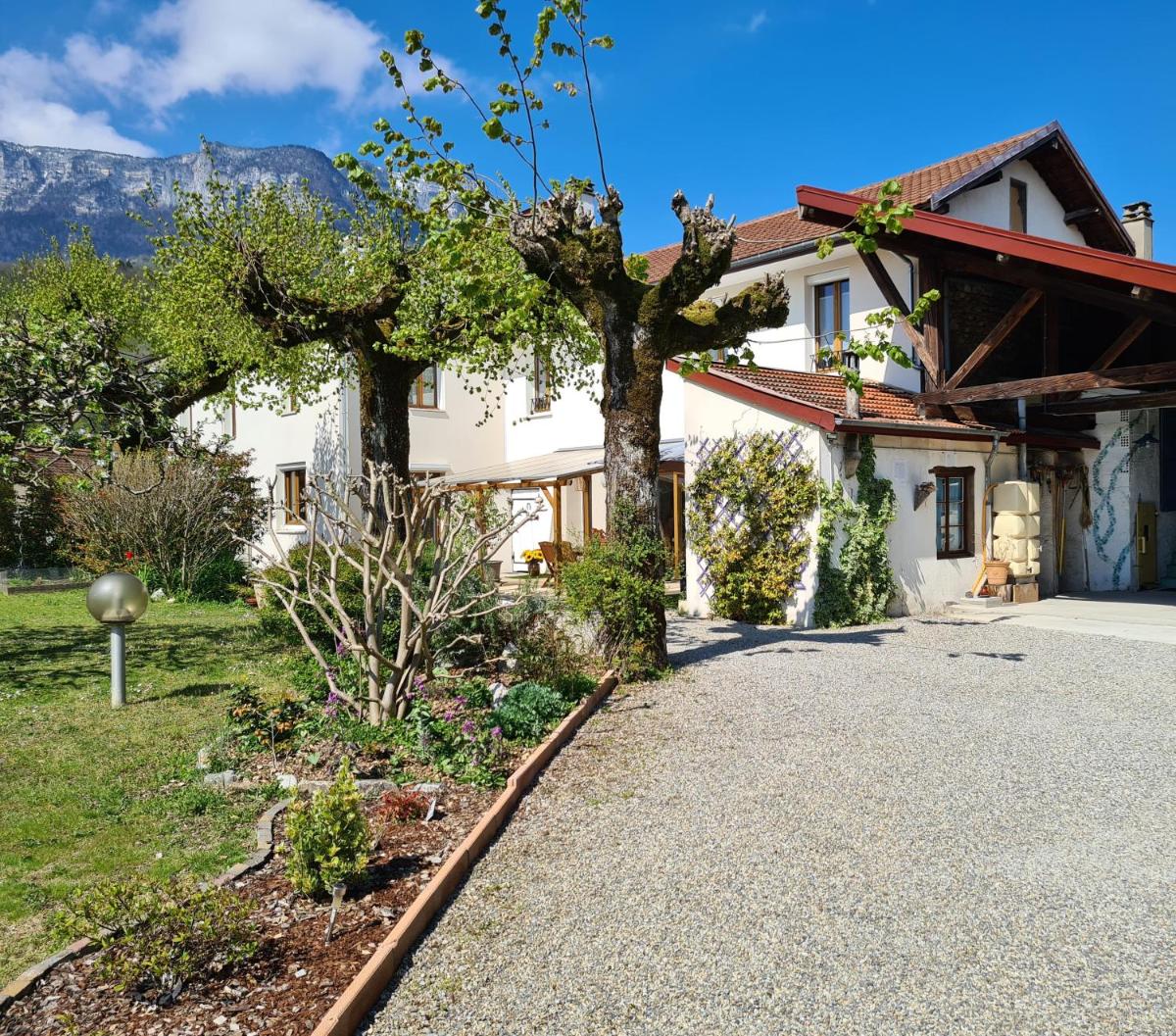 Les Tilleuls de Chapareillan Chambres d'hôtes - Housity
