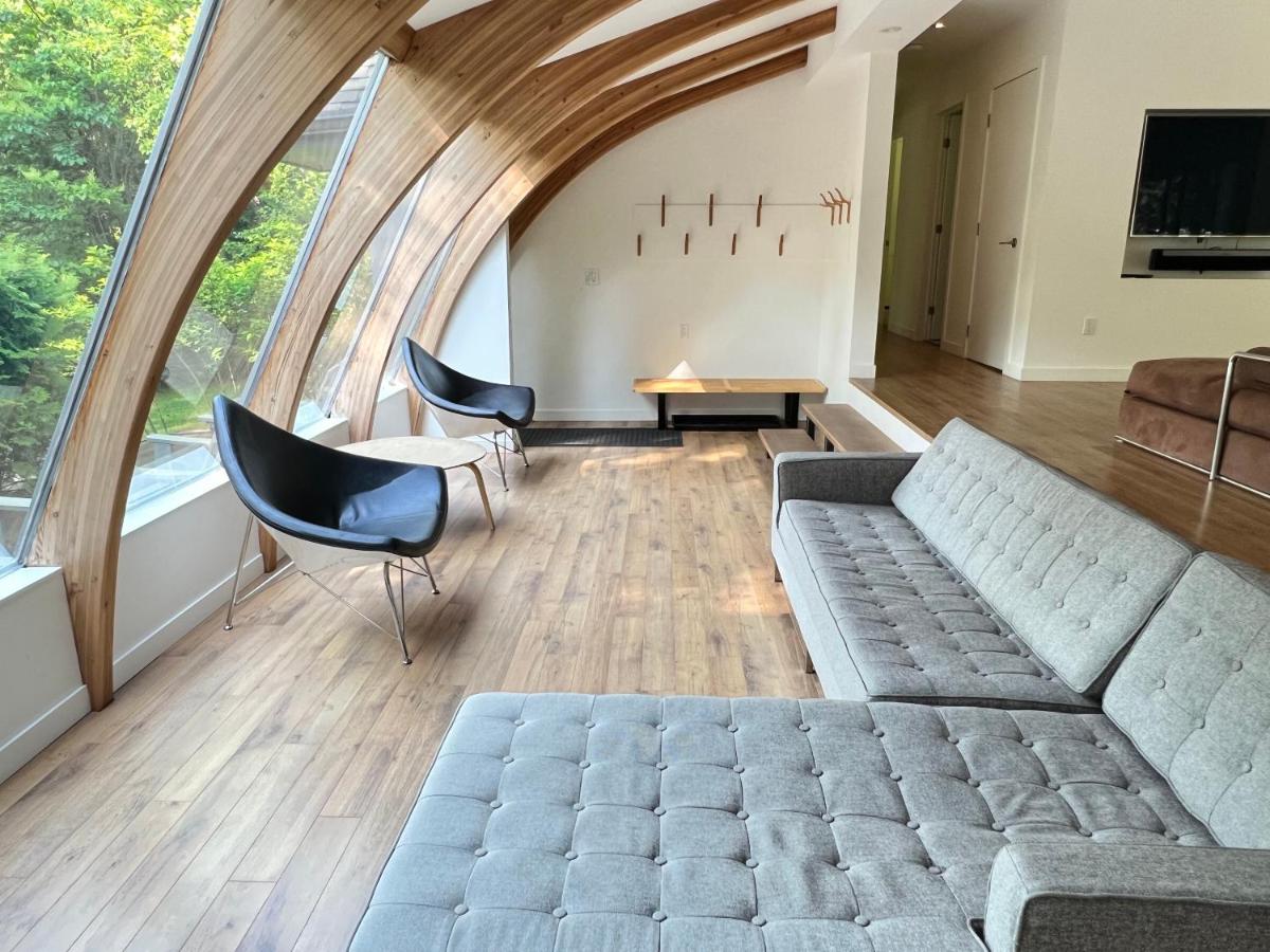 Stunning Modern Beach House with Swimming Pool and Spectacular Sunsets - Housity