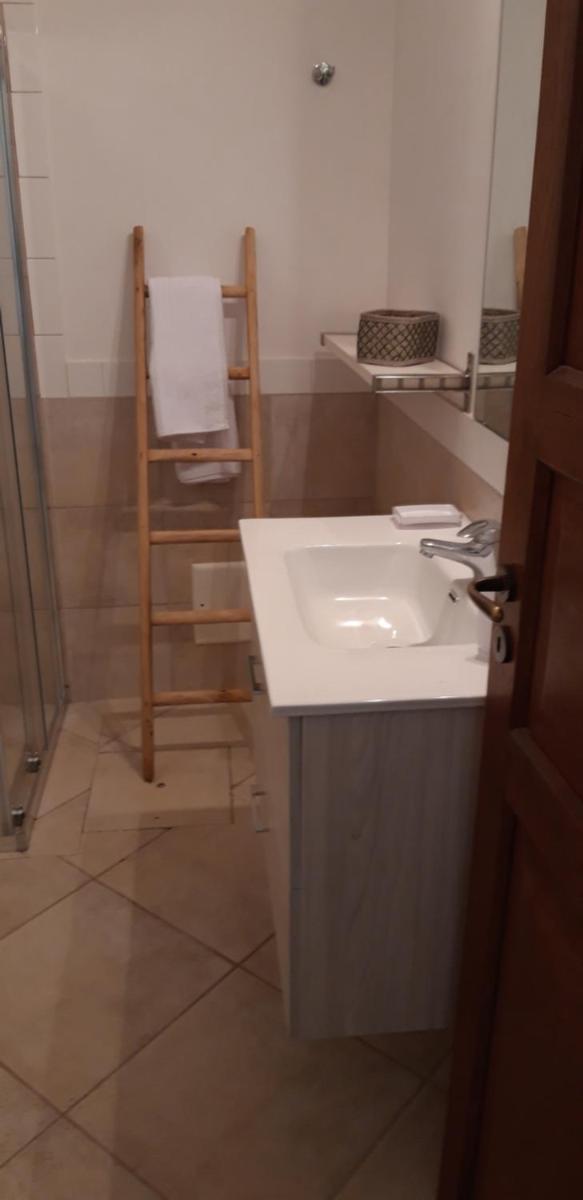 Cottage La Roccia - Housity