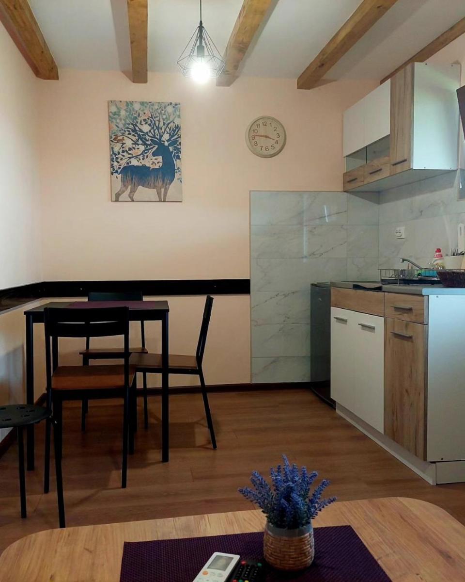 Palanačka Avlija 1 - Housity