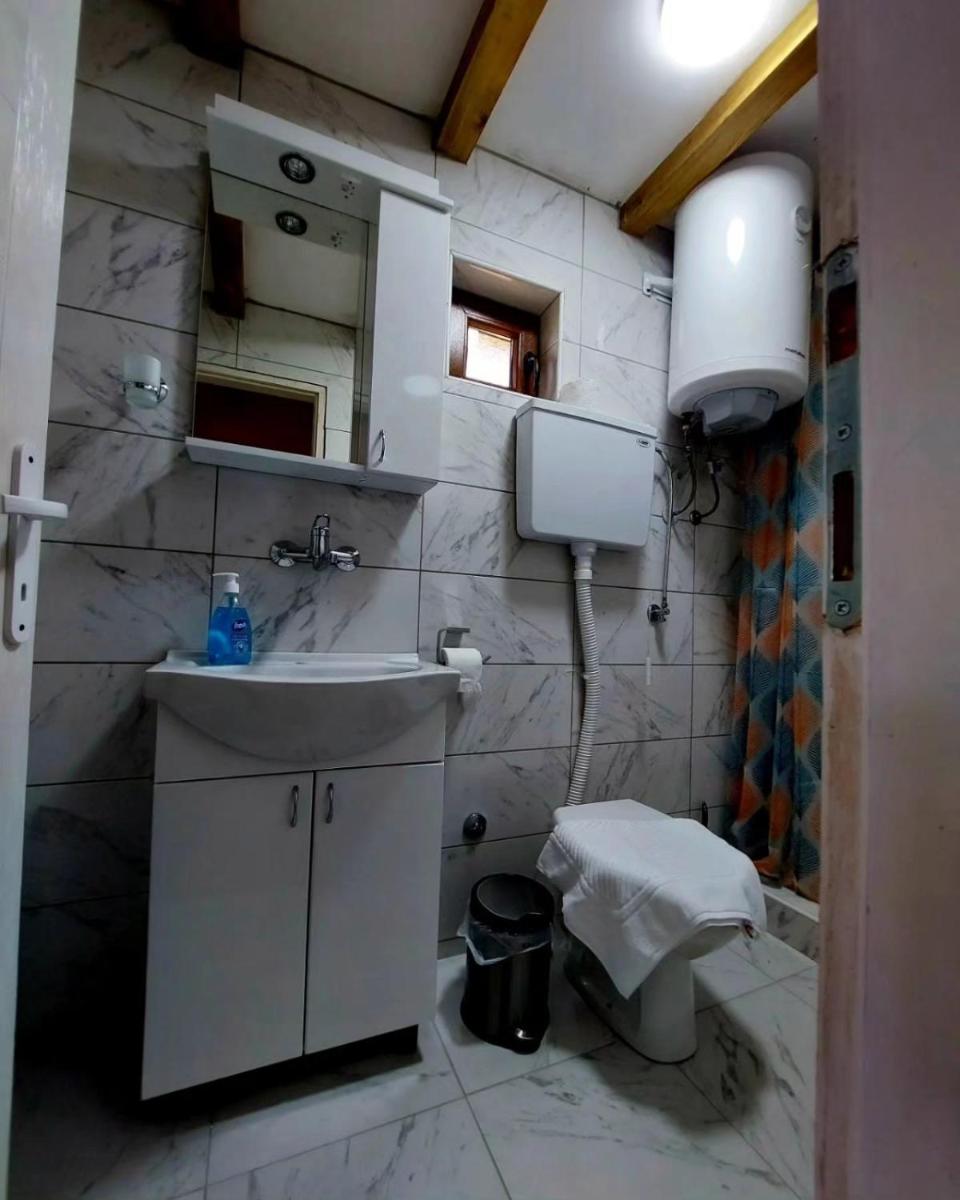 Palanačka Avlija 1 - Housity