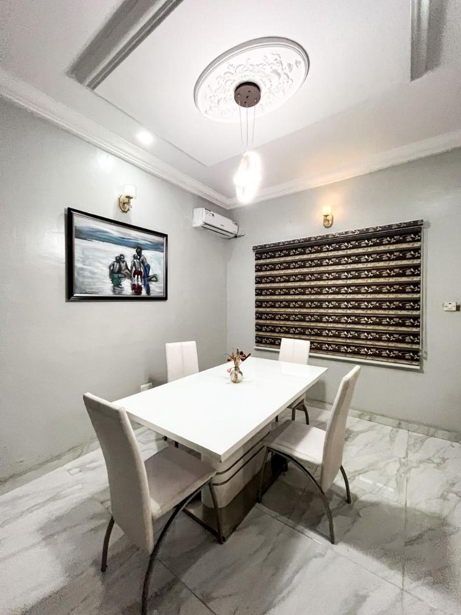 Grays Suite Cozy mini flat by Jaynice Homes - Housity