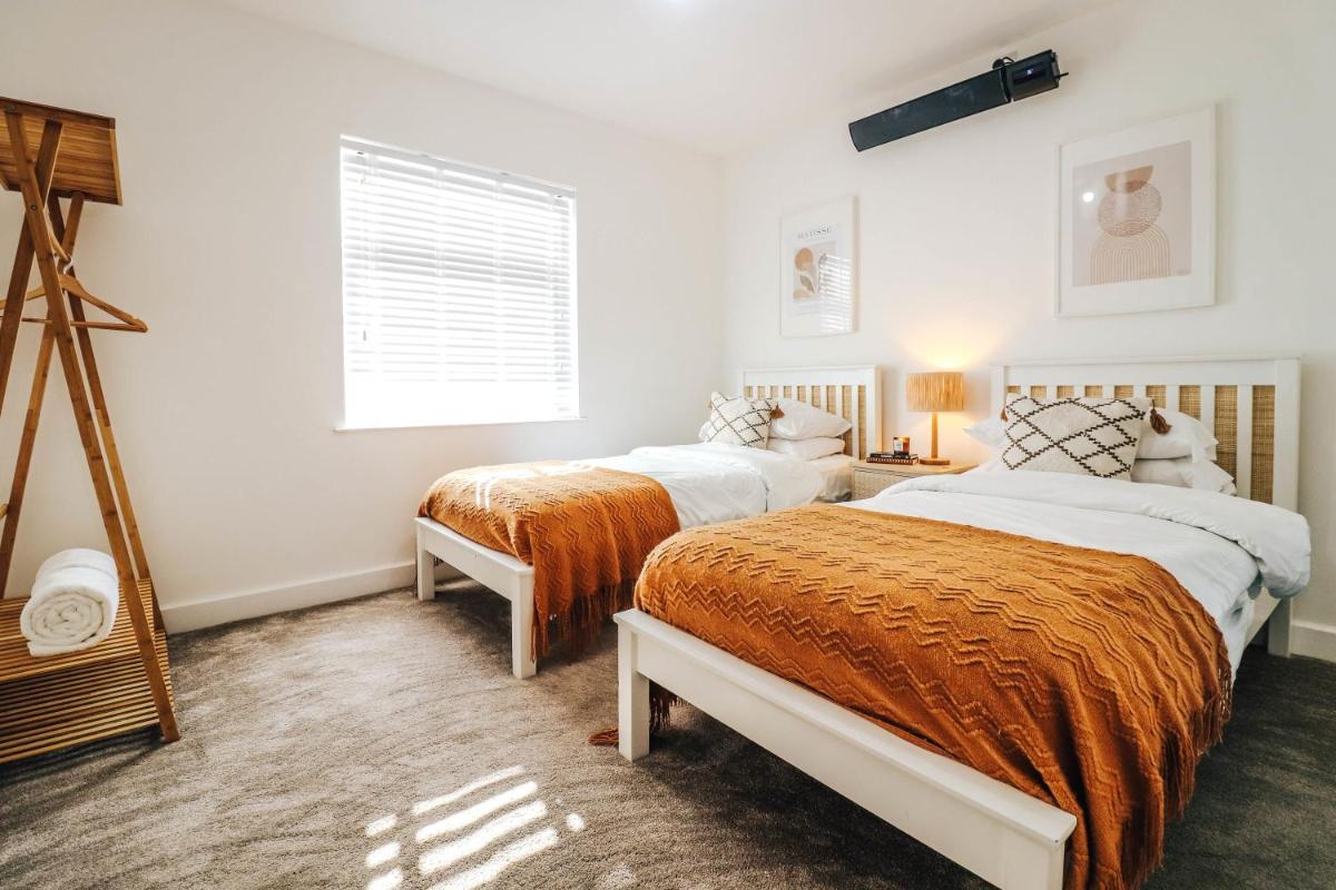 Principality View Apartment Two, by Solace Stays - Housity