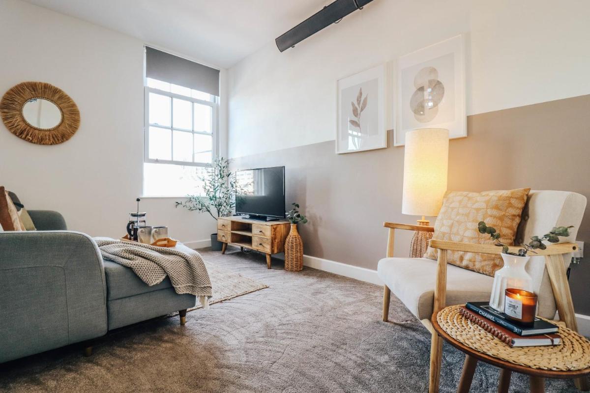 Principality View Apartment Two, by Solace Stays - Housity