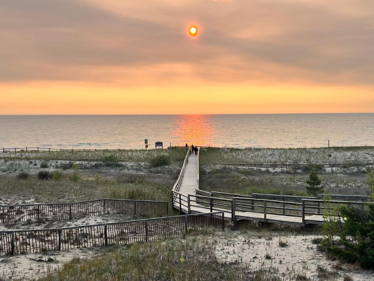 Stunning Modern Beach House with Swimming Pool and Spectacular Sunsets - Housity