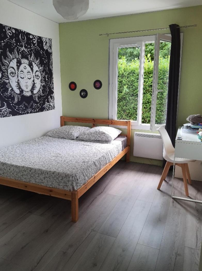 Chambre dans villa chez l'habitant, parking gratuit, sanitaires partagés - Housity