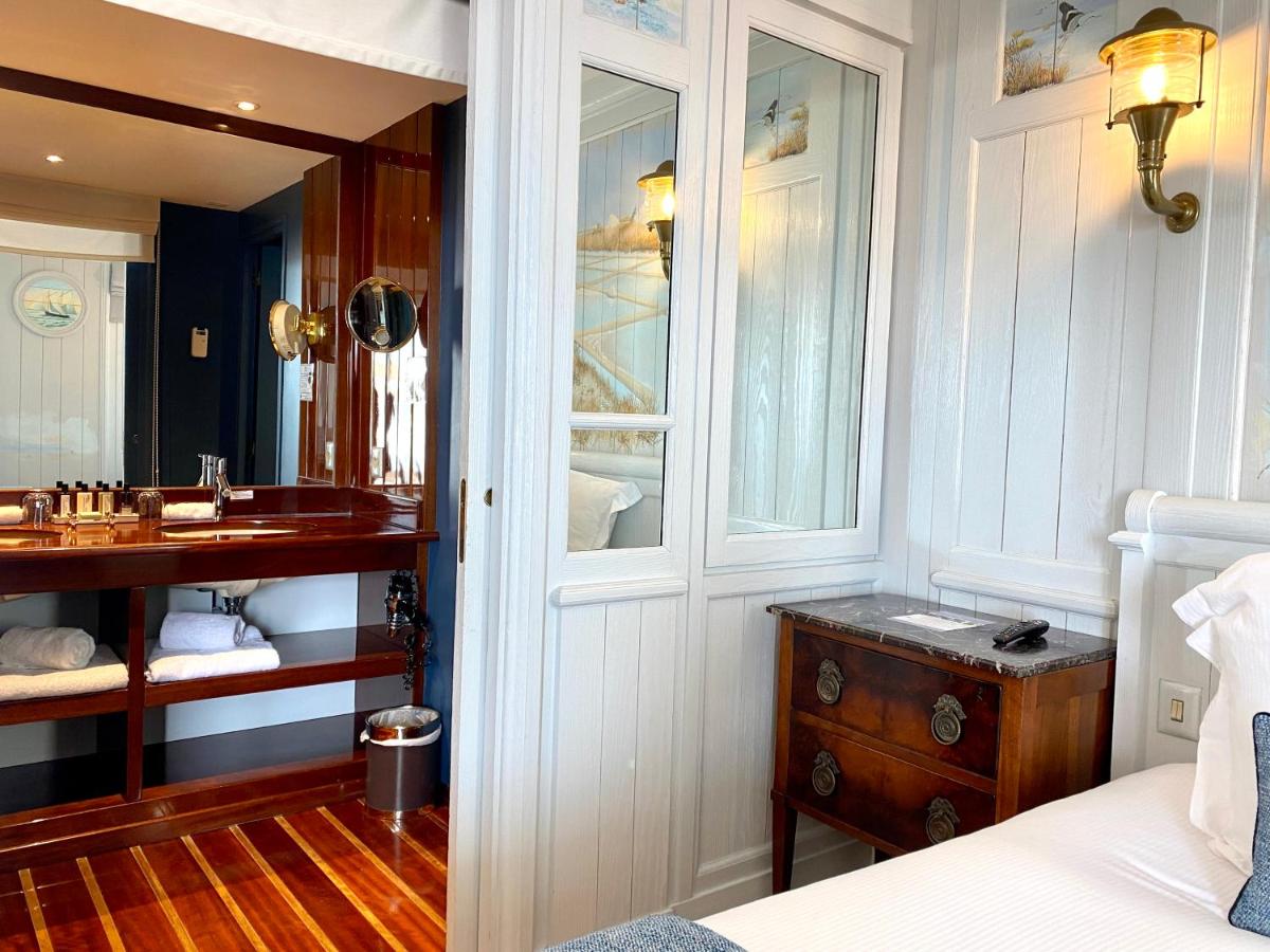 Salle de bains dans l'établissement HR Hôtel-Restaurant & Spa Marin