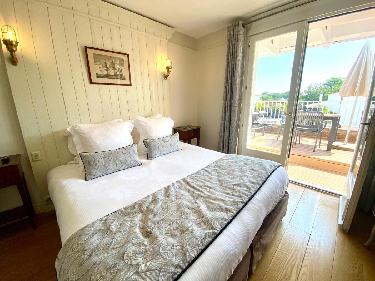 Un ou plusieurs lits dans un hébergement de l'établissement HR Hôtel-Restaurant & Spa Marin