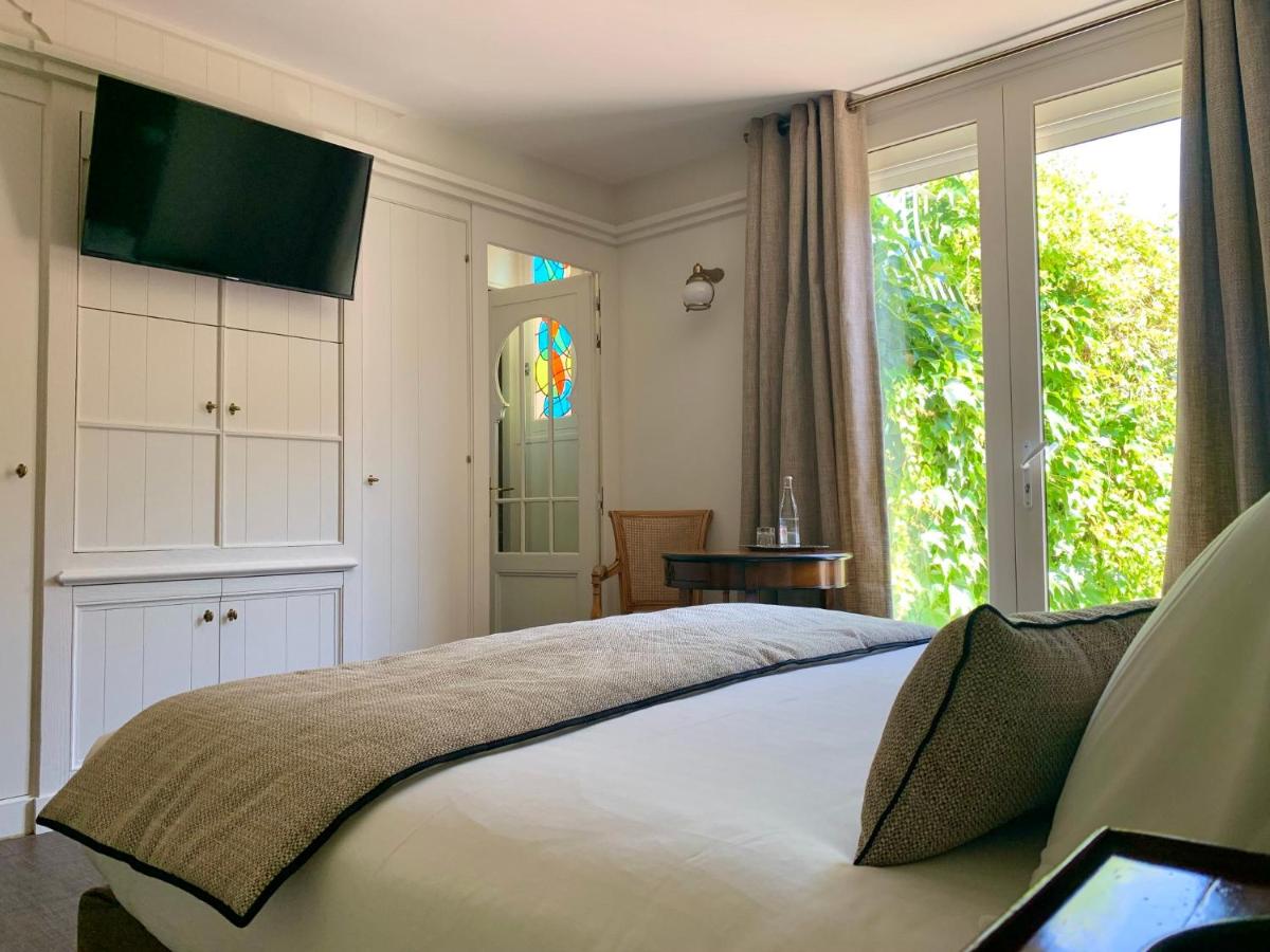 Un ou plusieurs lits dans un hébergement de l'établissement HR Hôtel-Restaurant & Spa Marin