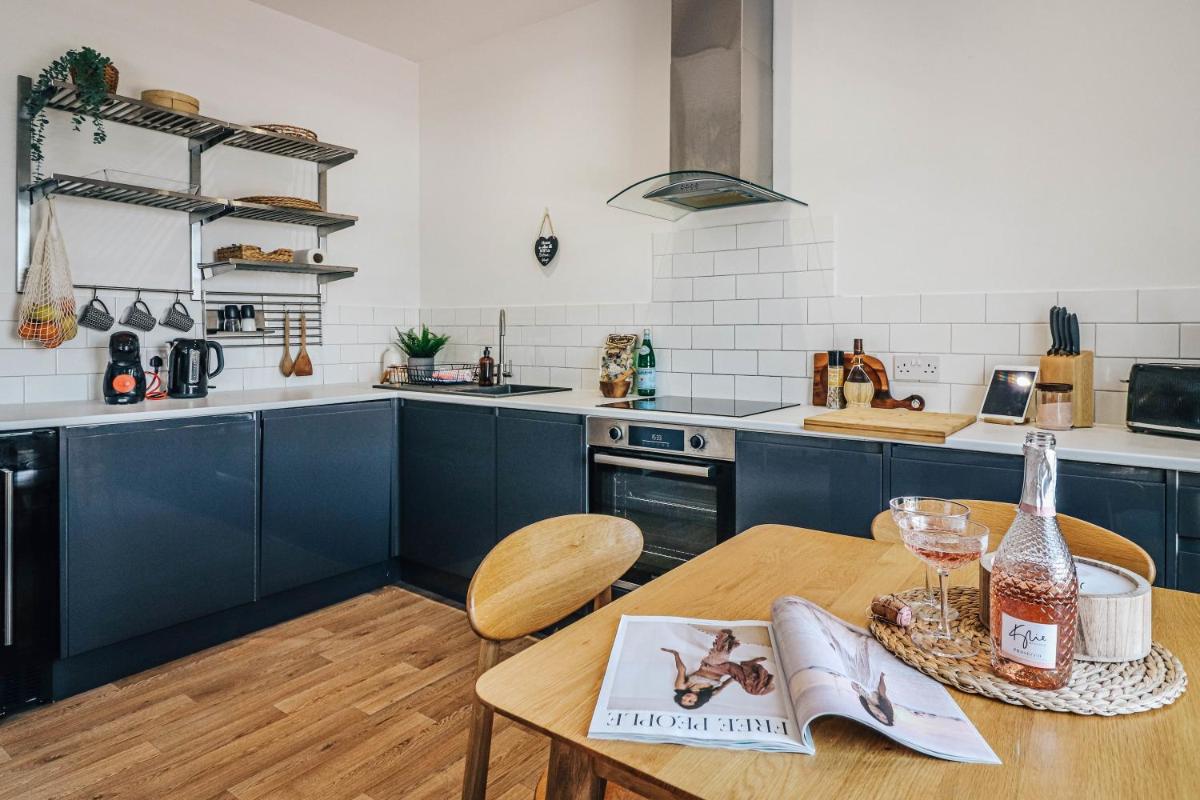 Principality View Apartment Two, by Solace Stays - Housity