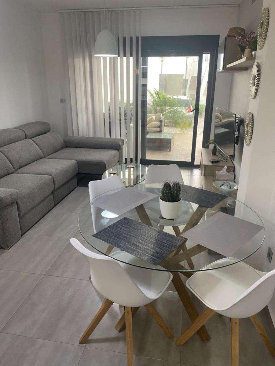 Beautiful Modern 2 bedroom, 2 bathroom apartment - Housity