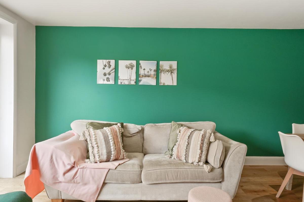 Lovely 4 Bed with Ensuite Free Wifi Off Street Parking in Sutton - Housity