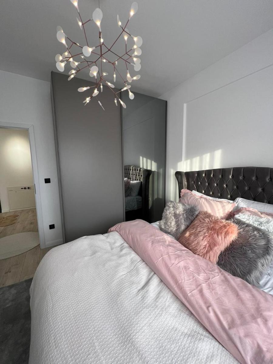 Modern, City/Industrial Style - Housity
