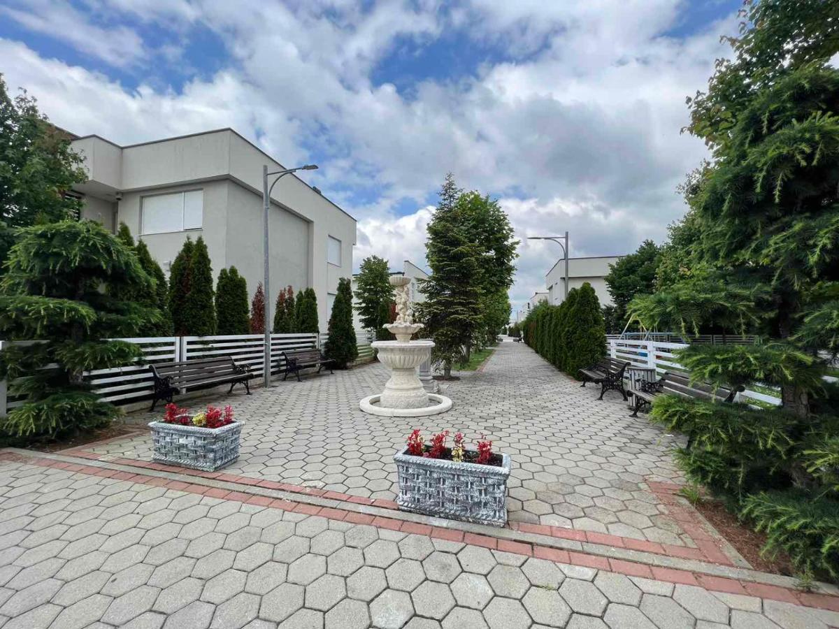 Modern, City/Industrial Style - Housity