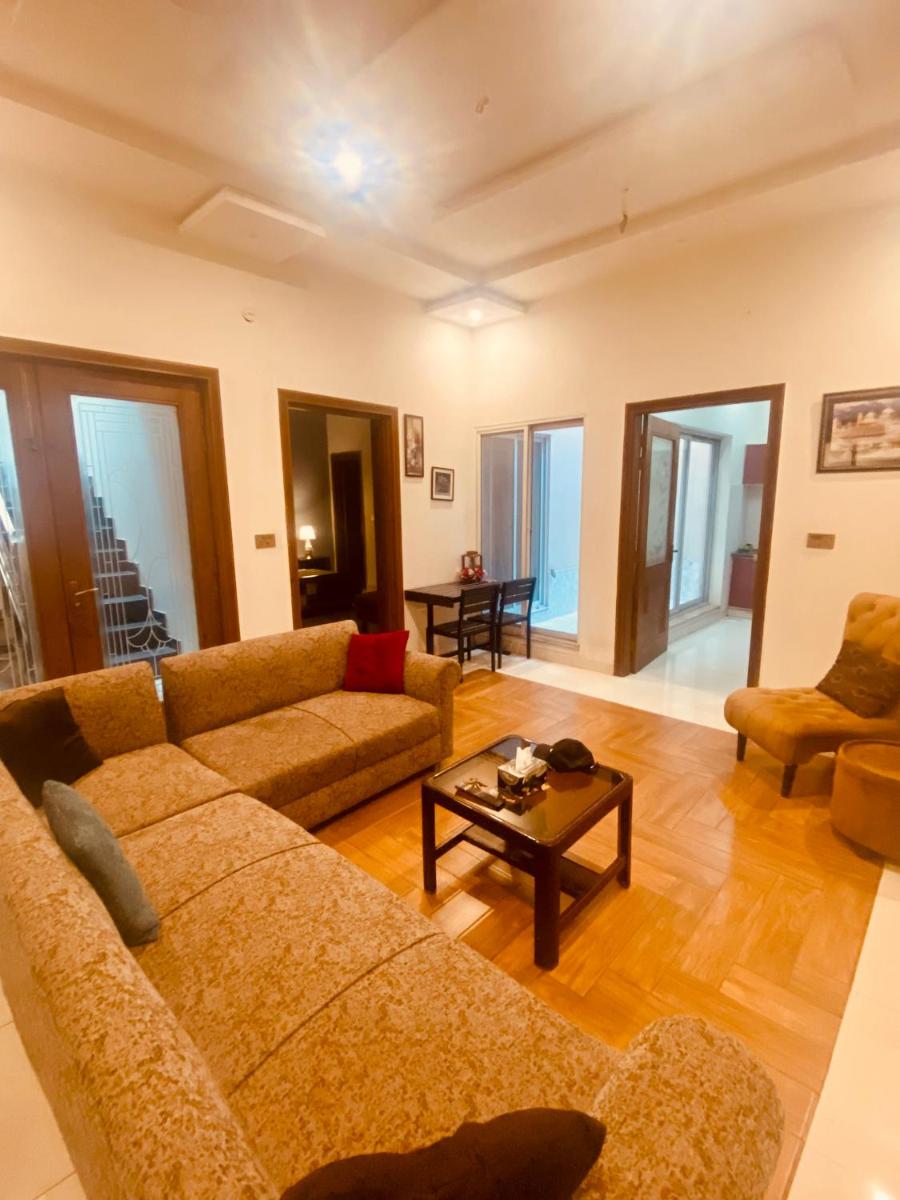 Fully Serviced Holiday Home Near Lyallpur Galleria - Housity