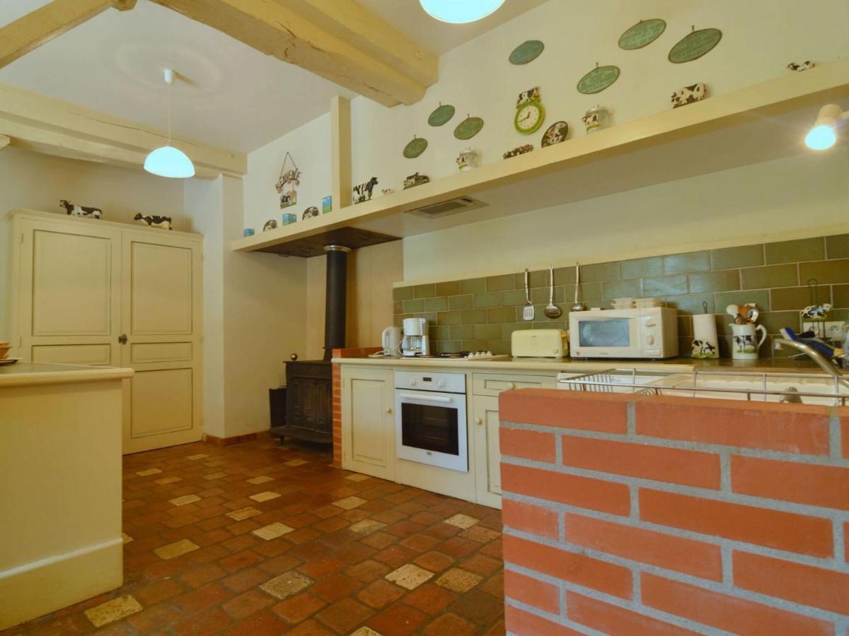 Beautiful cottage with swimmingpool adjacent to an exquisite 14th century castle - Housity