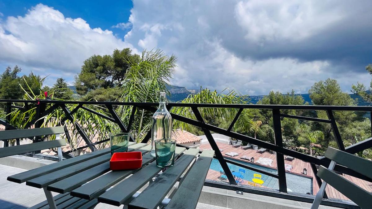 VILLA HOLISTIKA : BED AND BREAKFAST / POOL / AIR CONDITIONING/ MONT FARON TOULON - Housity