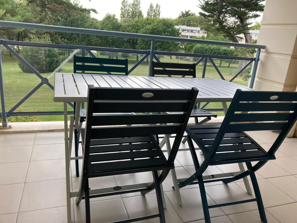 Studio à 300m de la plage, parc, piscine, terrasse - Housity