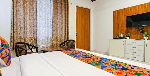 Hotel Global Corporate Noida - Housity