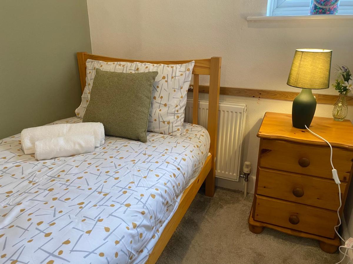Bittern Lodge Homestay with Free Parking in Southampton - Housity