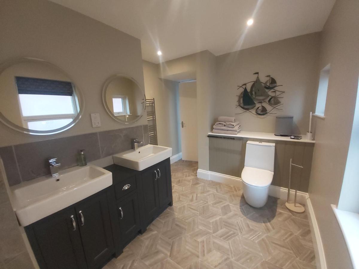 Bay House - Housity