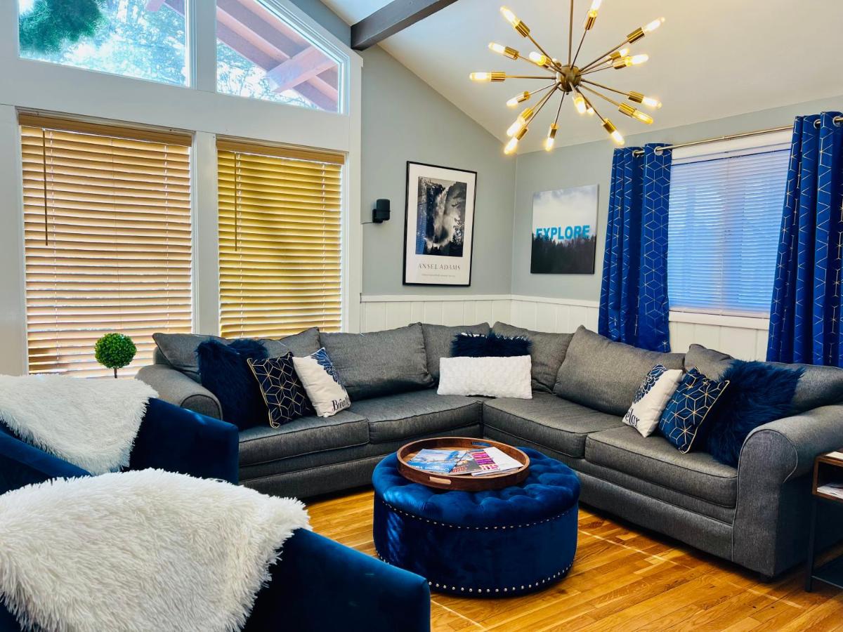 Suitetrails - Contemporary Magic Mountain Chalet Close to Skiing, Hiking, Fun