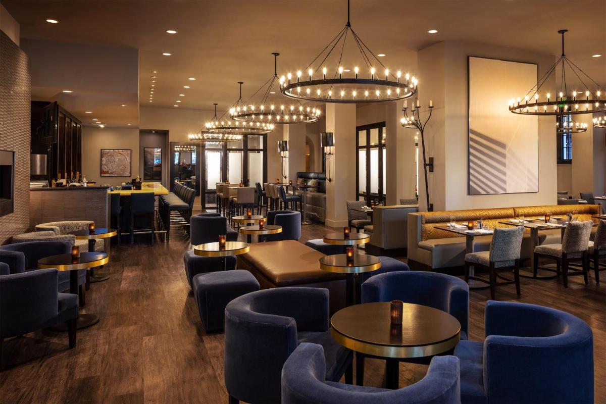 Sheraton Commander Hotel - Housity