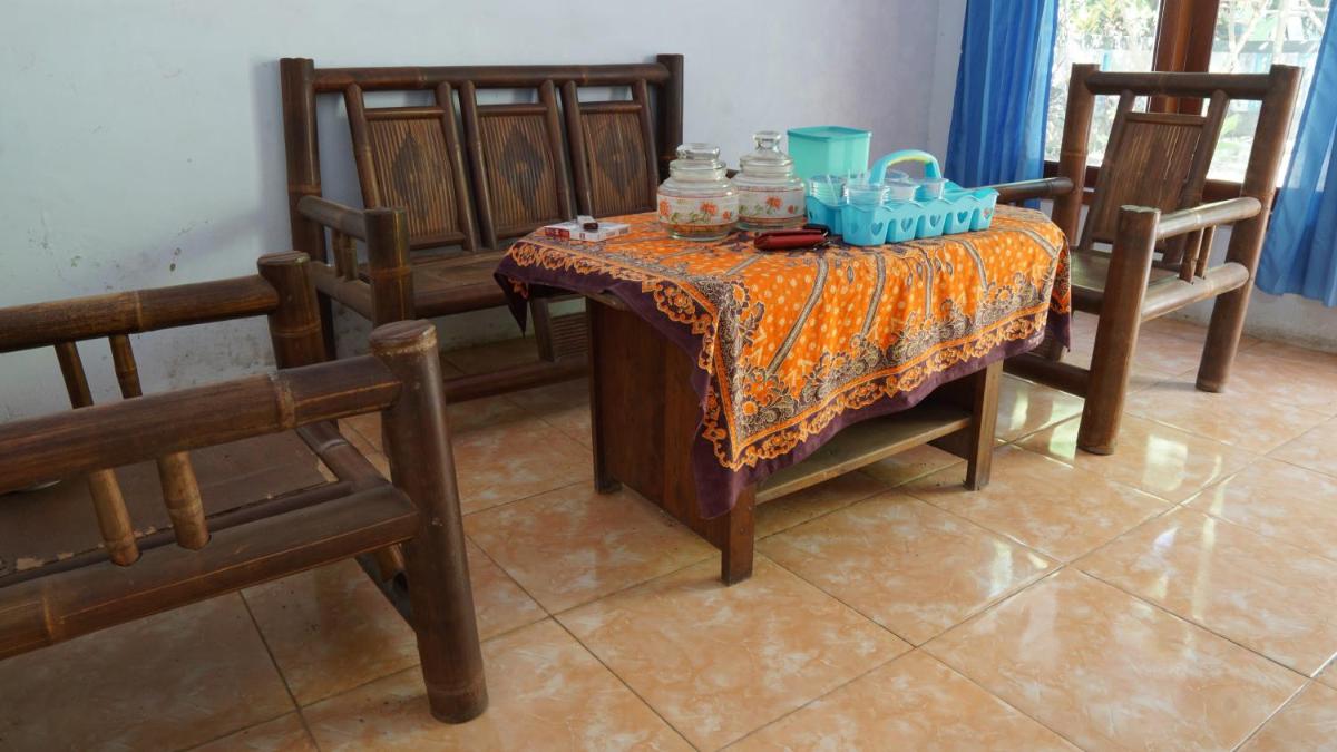 SPOT ON 92689 Homestay Srikandi Pulau Merah Beach - Housity