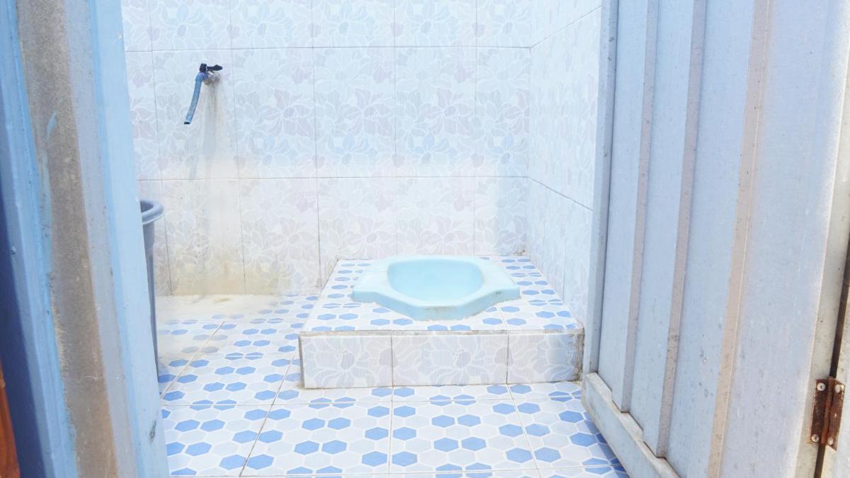 SPOT ON 92689 Homestay Srikandi Pulau Merah Beach - Housity