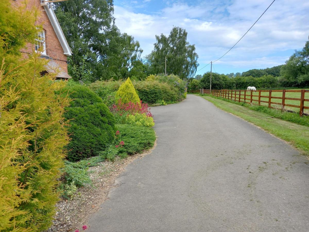 Leadenporch Farm Cottage - Housity