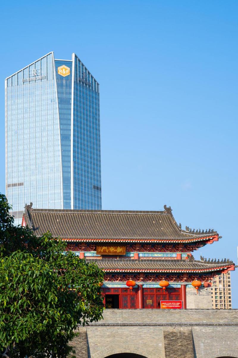 Renaissance Huizhou Hotel - Housity