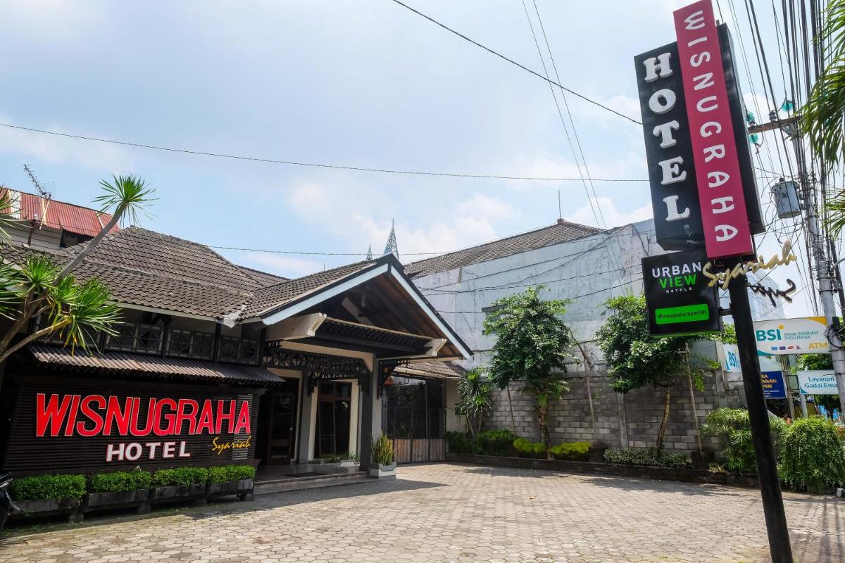 Urbanview Hotel Syariah Wisnugraha by RedDoorz - Housity