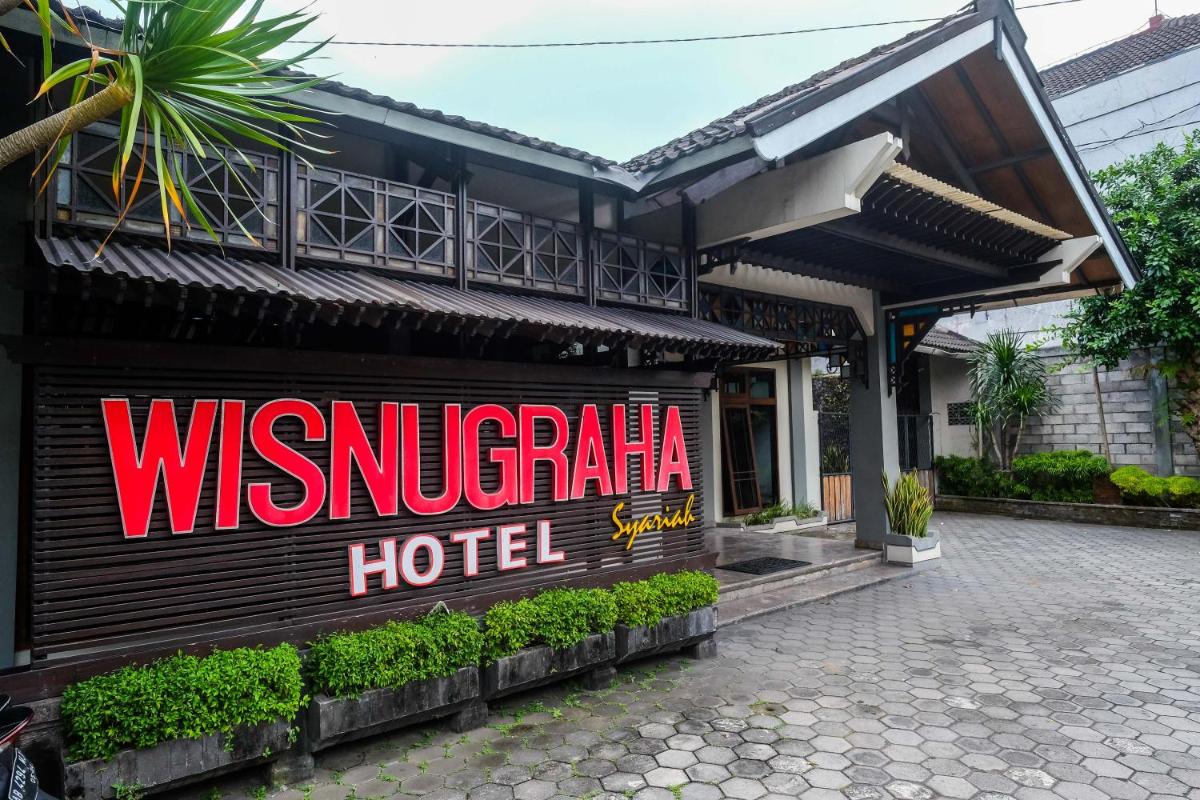 Urbanview Hotel Syariah Wisnugraha by RedDoorz - Housity