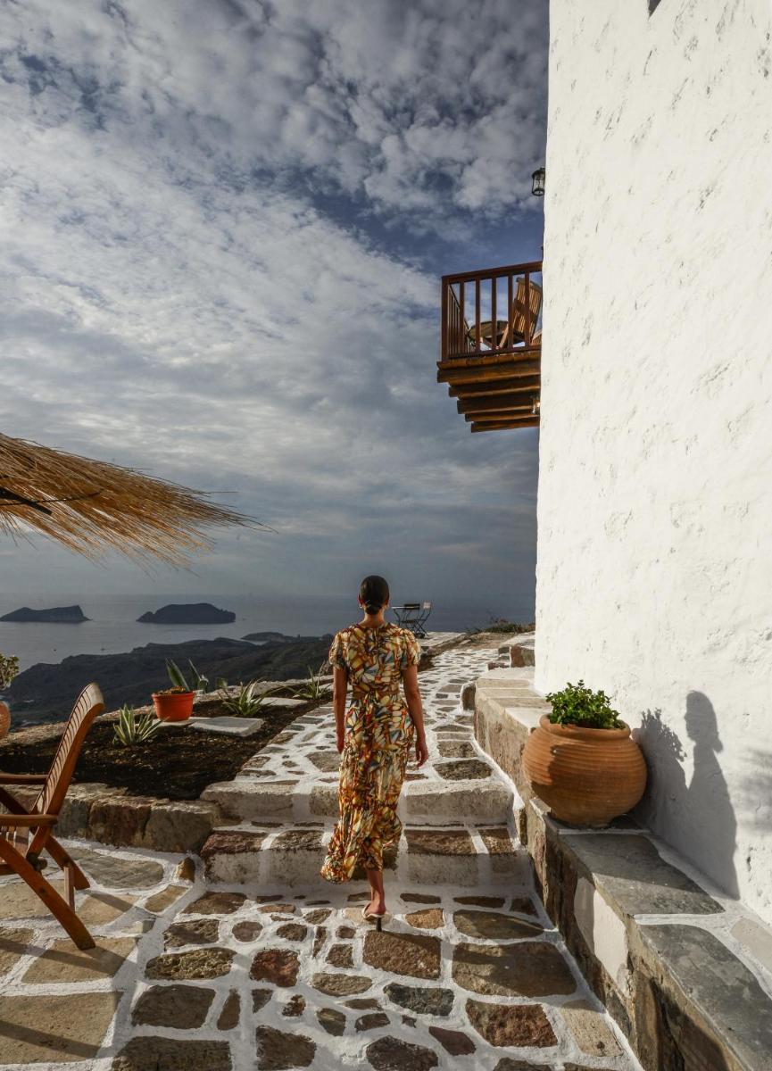 Castrum Traditional Sunset Suites - Housity