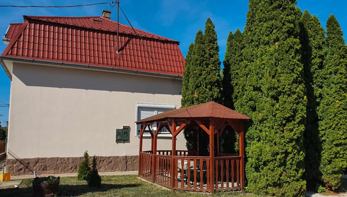 Villa Napsugár - Housity