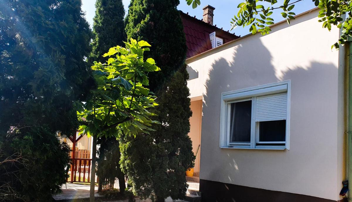 Villa Napsugár - Housity