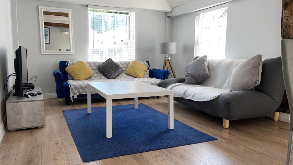 Colchester Town Duplex Apartment - Housity